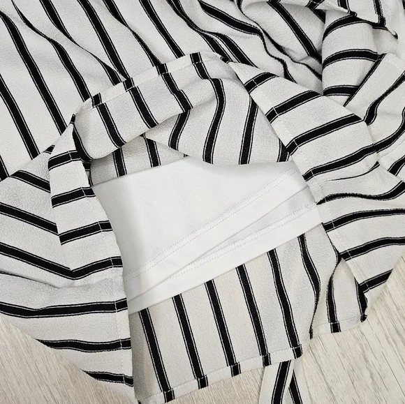 Crystal Sky Striped Romper Tie Waist  Flutter Sleeve Juniors 11 Fits 8 Resort - Picture 10 of 12